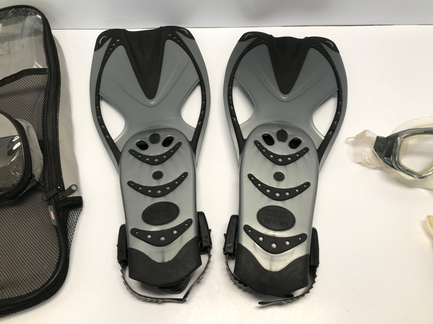 Snorkel Dive Swim Fins Set Men's Size 9-11 Adjustable Speedo Black Grey Excellent
