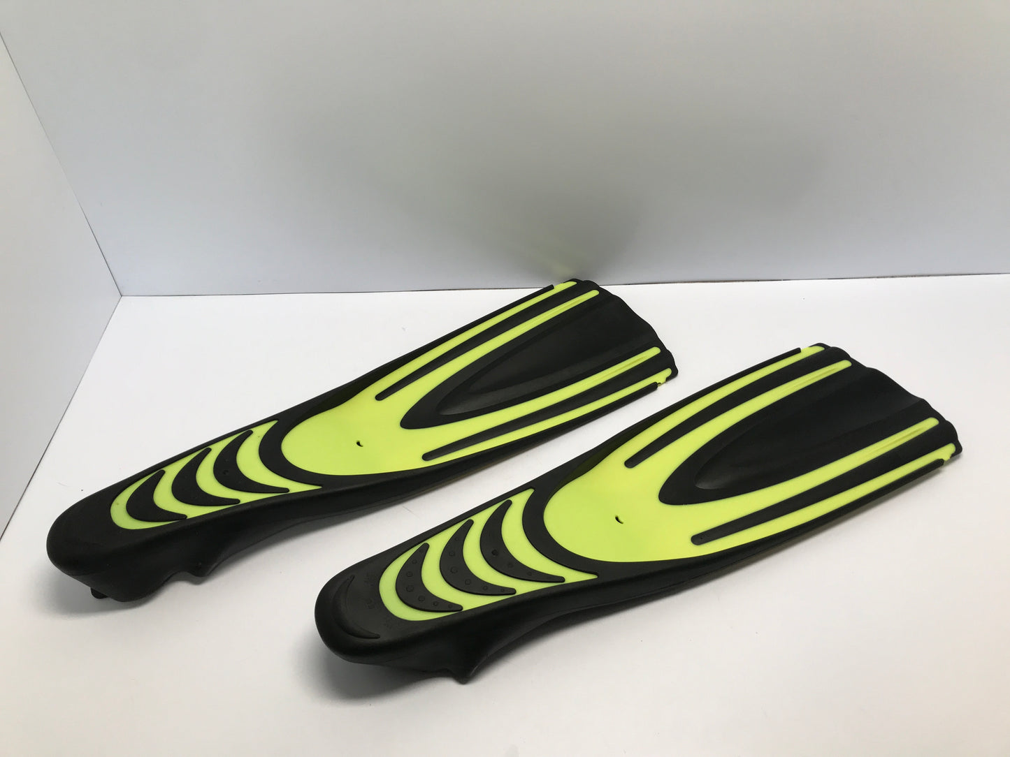 Snorkel Diving Fins Men's Size 12-13 Oceanic Viper Black Lime Like New