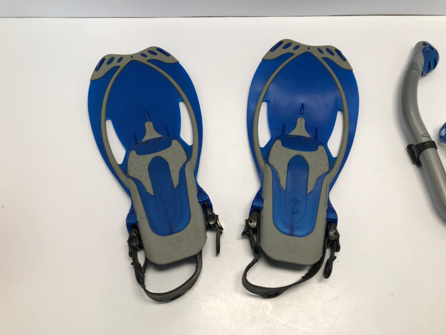 Snorkel Surf Fins Set Child Size 1-4 Body Glove Blue Grey