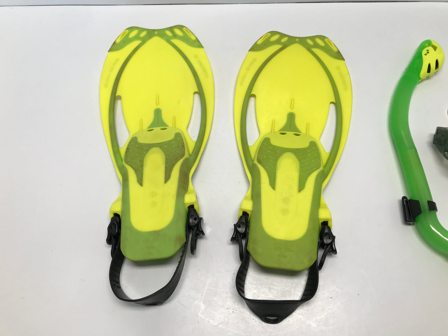 Snorkel Surf Fins Set Child Size 1-4 Body Glove Yellow Lime