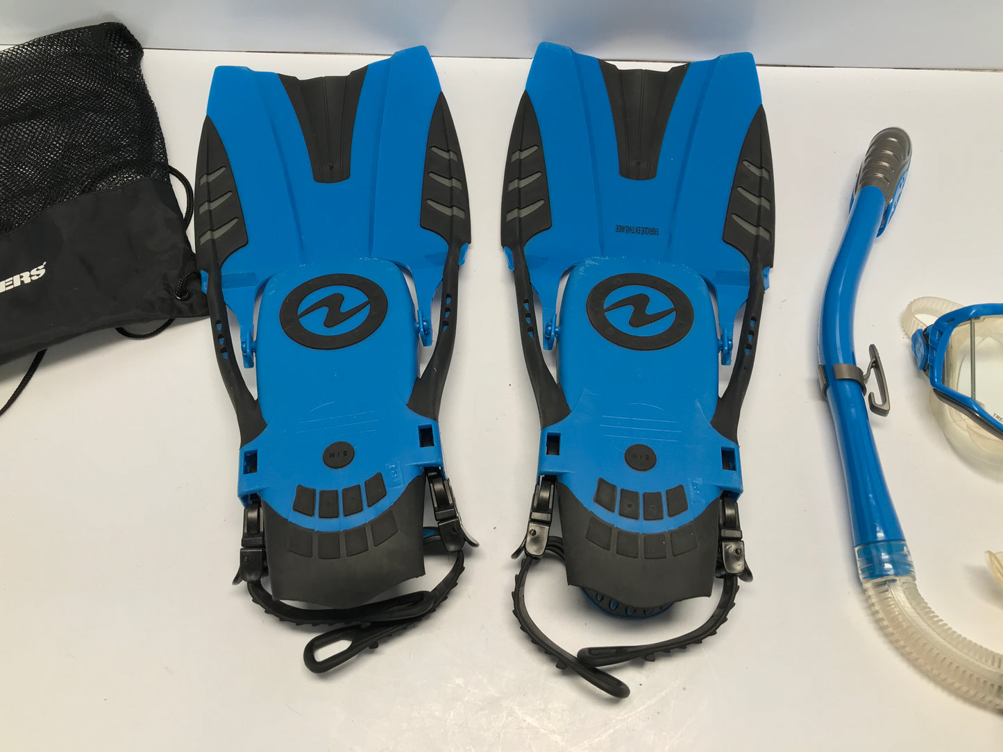 Snorkel Surf Fins Set Men's Size 4-8.5 Women's Size 5-9.5 US Divers Black Blue Like New
