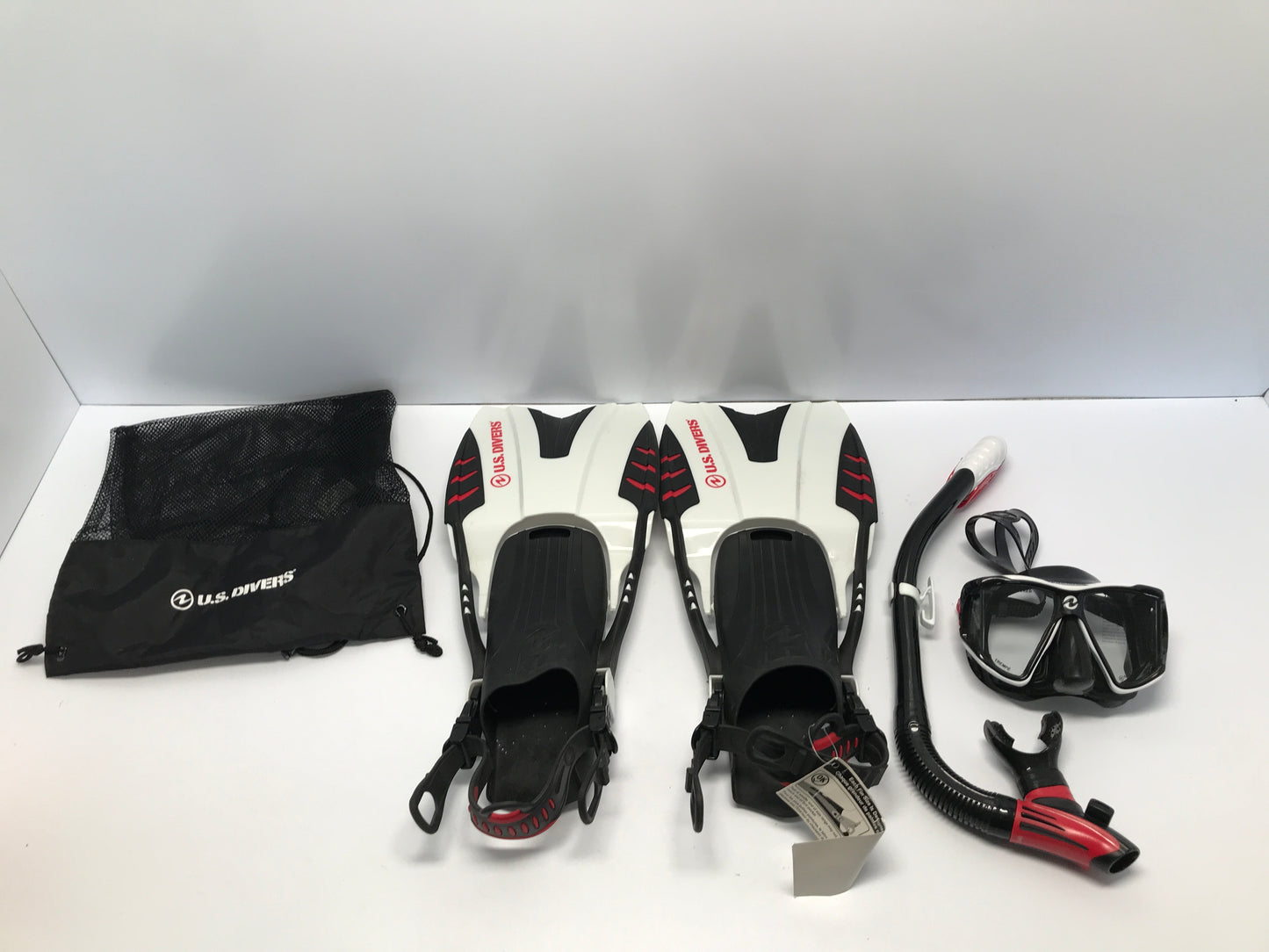 Snorkel Surf Fins Set Men's Size 4-8.5 Women's Size 5-9.5 US Divers Black White Red Like New
