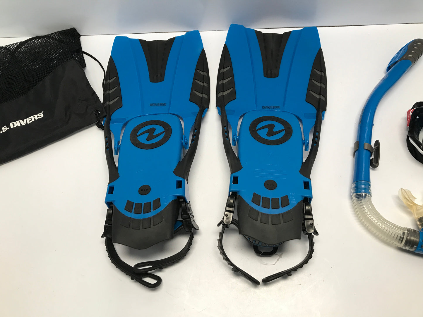 Snorkel Surf Fins Set Men's Size 4-8.5 Women's Size 5-9.5 US Divers Blue Black Red Like New
