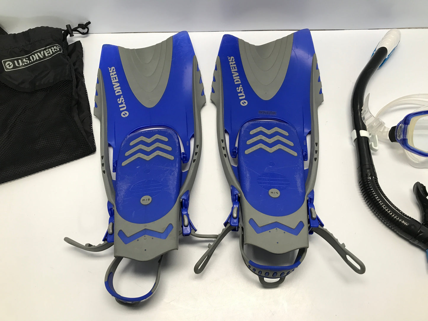 Snorkel Surf Fins Set Men's Size 4-8.5 Women's Size 5-9.5 US Divers Blue Grey Black Excellent