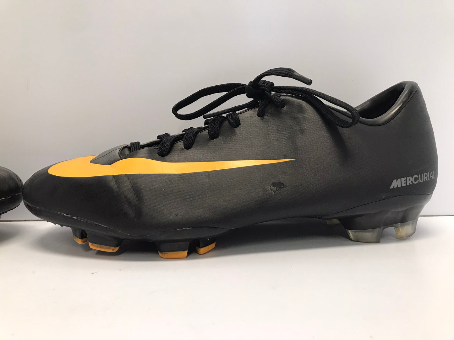 Soccer Shoes Cleats Men's Size 8.5 Nike Mercurial Black Grey Lime Like New