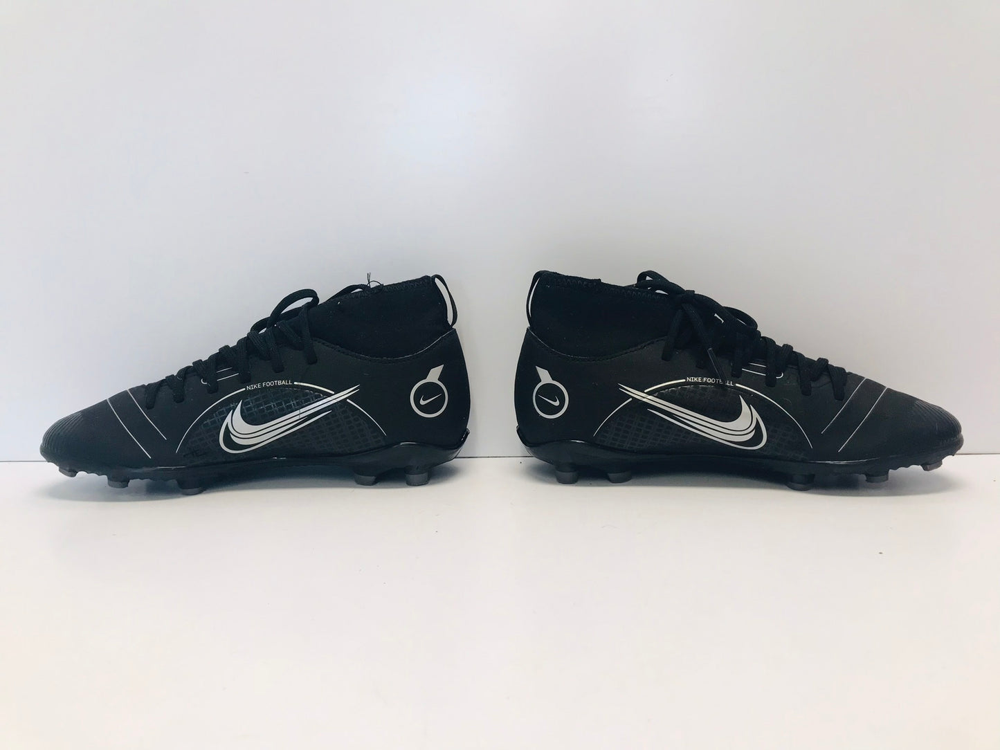Soccer Football Shoes Cleats Child Size 4 Nike Black Silver Slipper Foot Like New