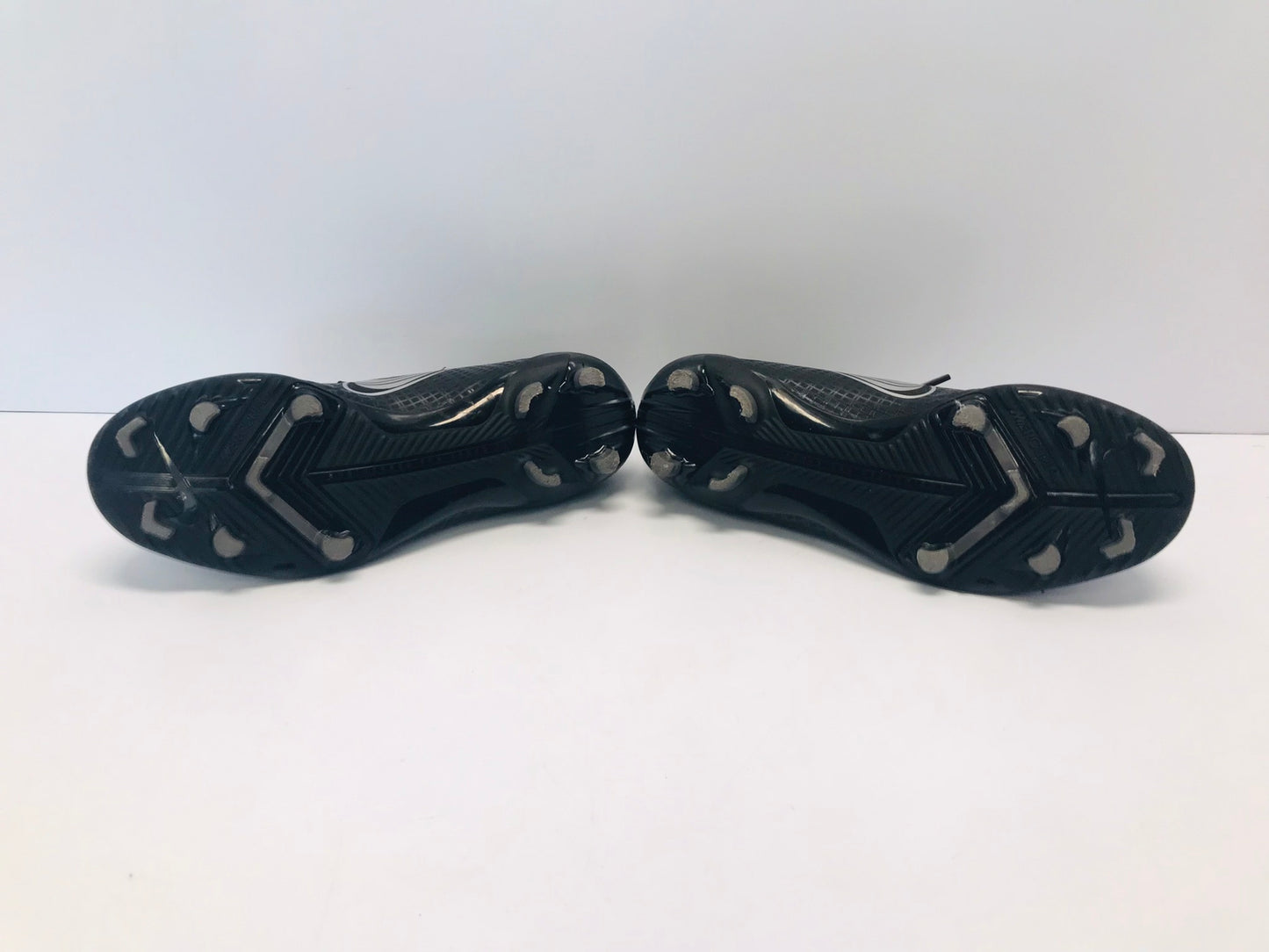 Soccer Football Shoes Cleats Child Size 4 Nike Black Silver Slipper Foot Like New