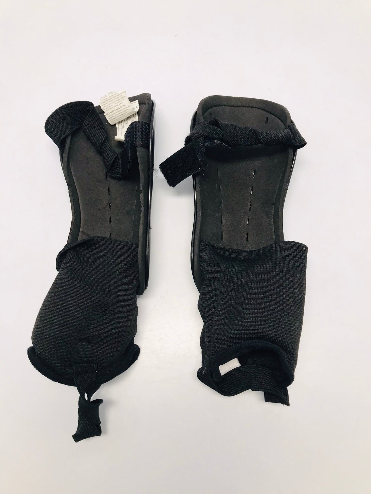 Soccer Shin Pads Child Size 6-8 Matrix Black Blue Like New