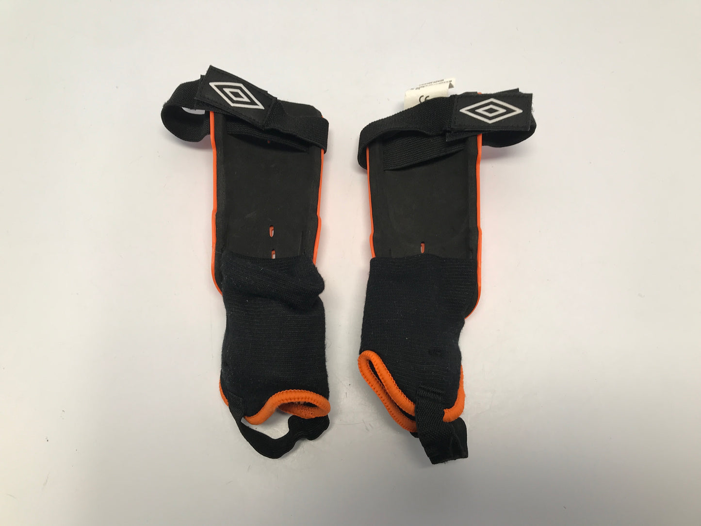 Soccer Shin Pads Child Size 6-8 Umbro Tangerine Black Like New