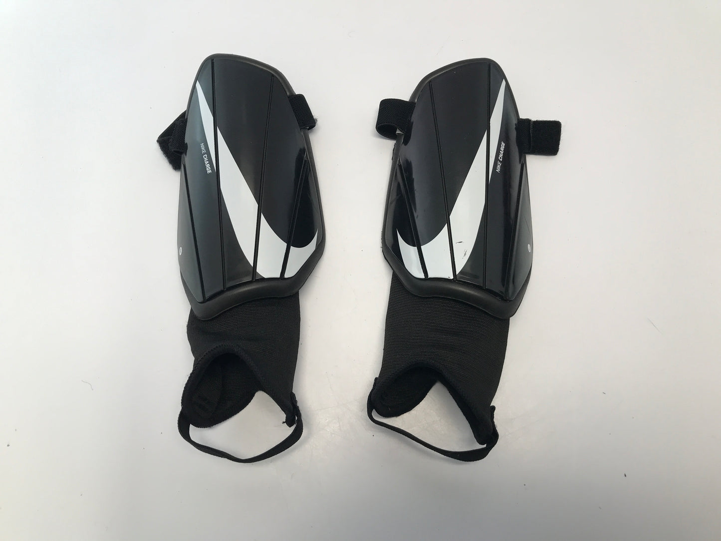 Soccer Shin Pads Child Size 8-10 Nike Black