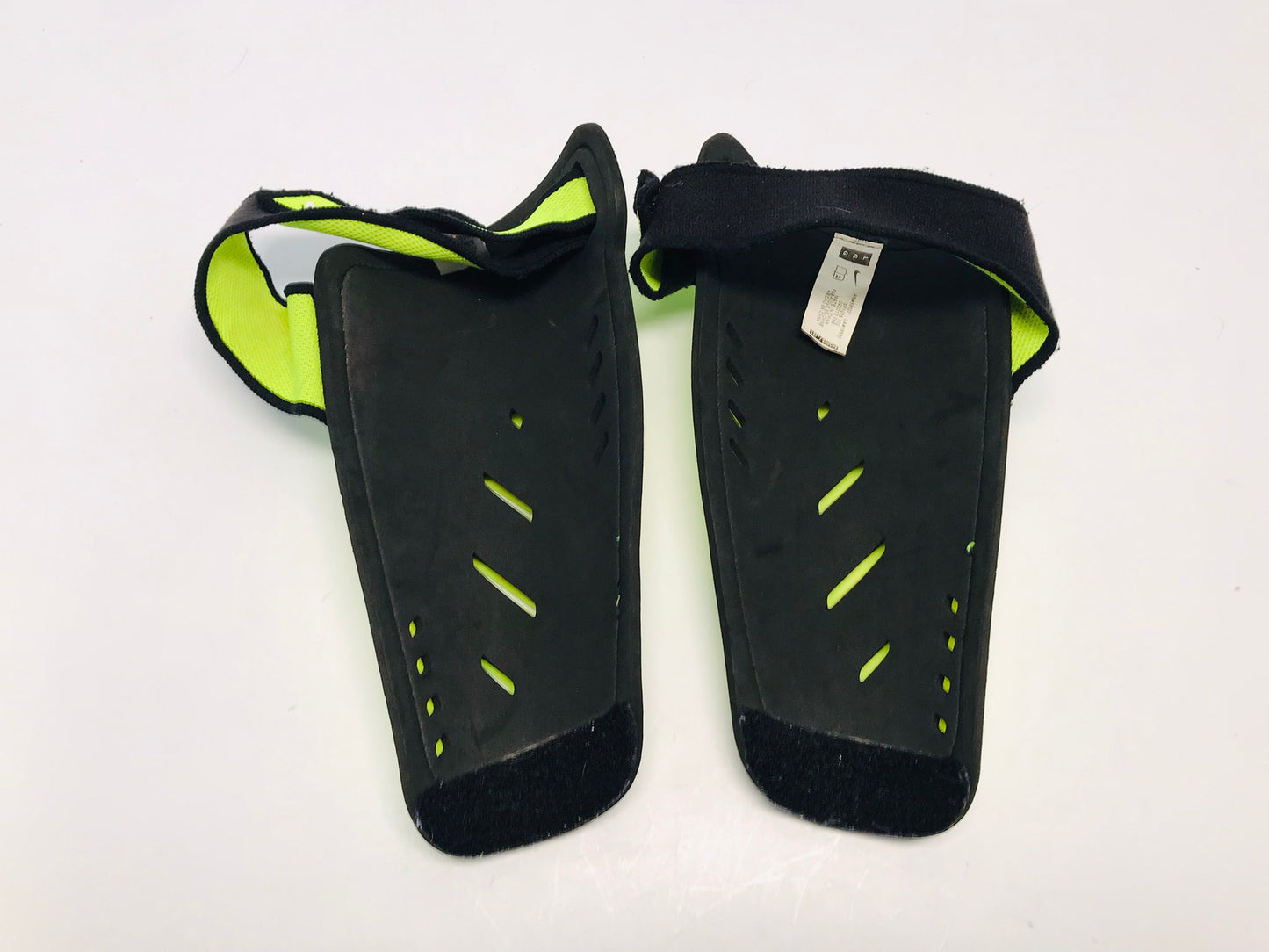 Soccer Shin Pads Child Size Junior Large Nike Lime Black age 7-9