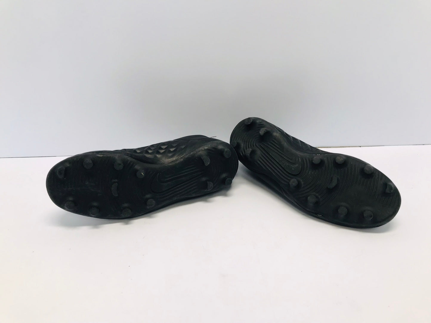 Soccer Shoes Cleats Child Size 2 Shoe Size Nike Tiempo Excellent Black
