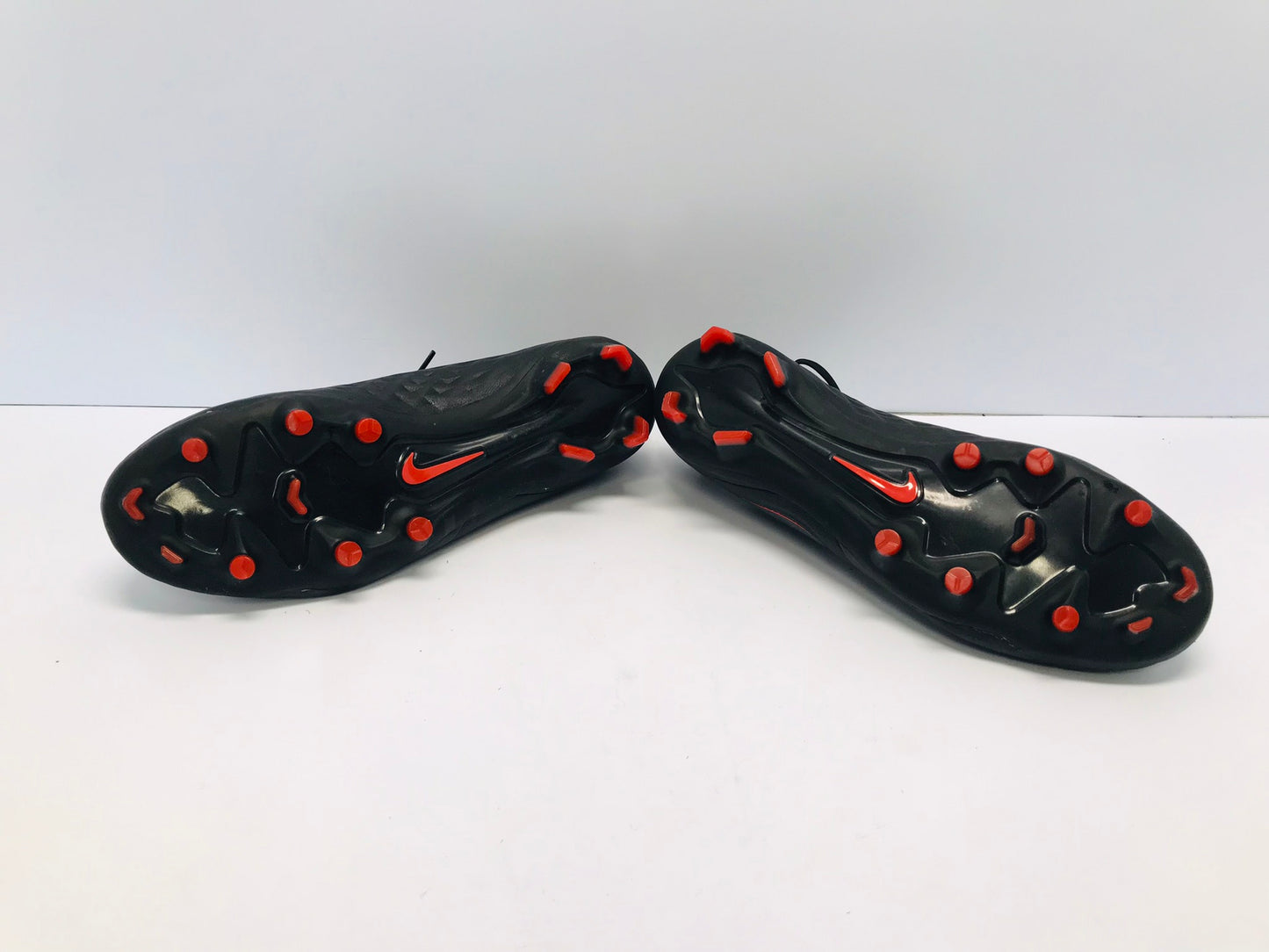 Soccer Shoes Cleats Men's Size 11 Shoe Size Nike Tiempo Like New