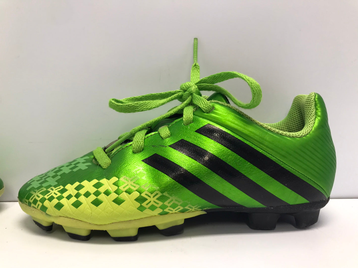 Soccer Shoes Cleats Child Size 1 Adidas Green and Black Excellent