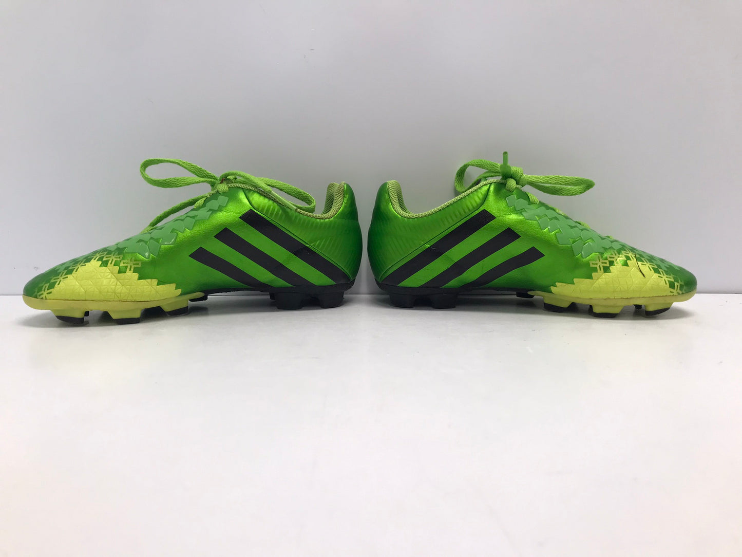 Soccer Shoes Cleats Child Size 1 Adidas Green and Black Excellent