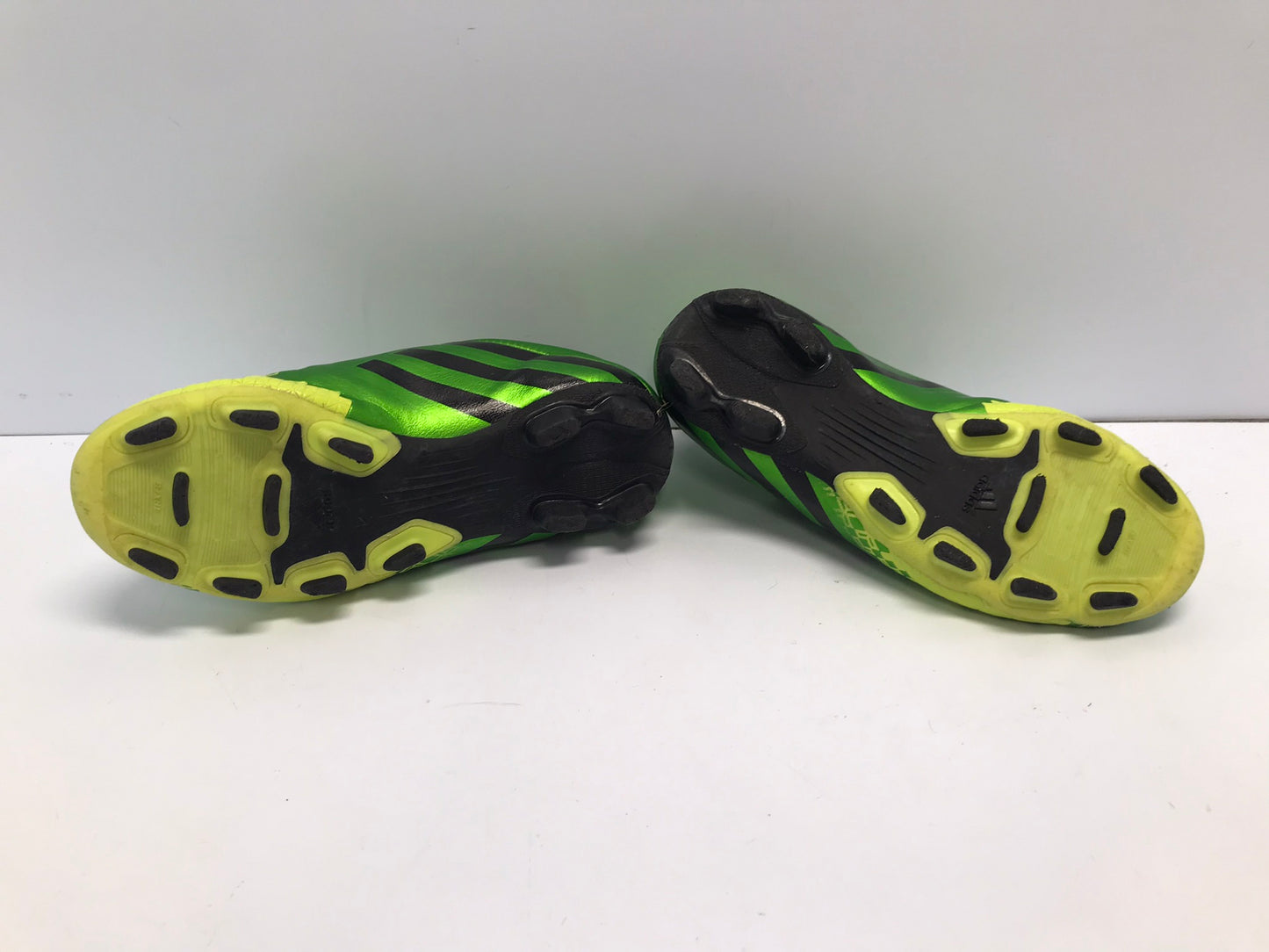 Soccer Shoes Cleats Child Size 1 Adidas Green and Black Excellent