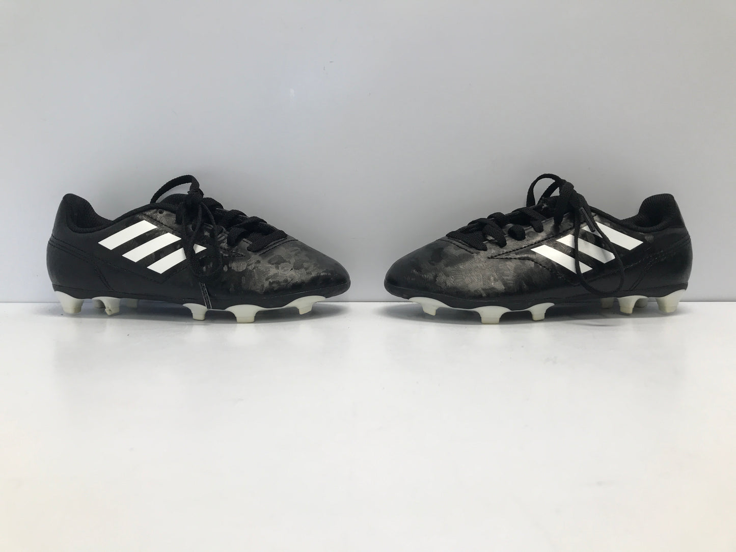 Soccer Shoes Cleats Child Size 1 Adidas White Black Outstanding Quality