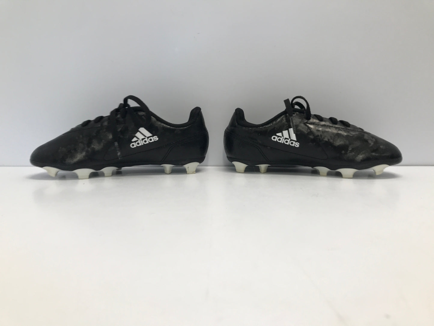 Soccer Shoes Cleats Child Size 1 Adidas White Black Outstanding Quality