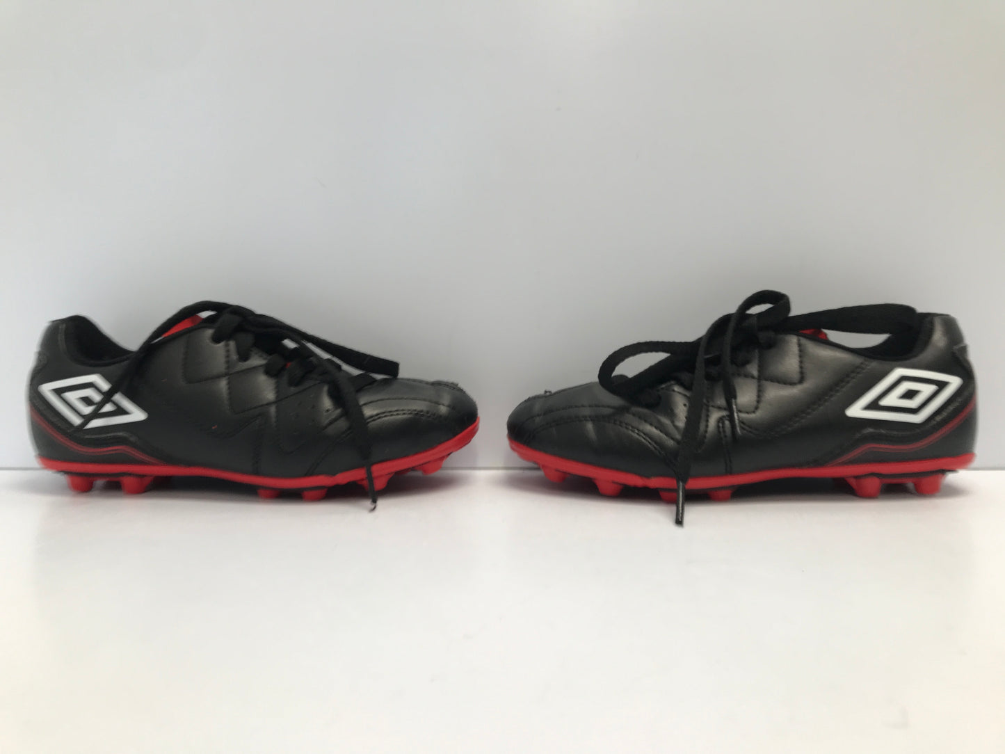 Soccer Shoes Cleats Child Size 1 Umbro Black Red Excellent