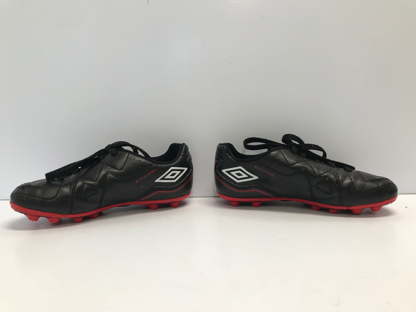 Soccer Shoes Cleats Child Size 1 Umbro Black Red Excellent