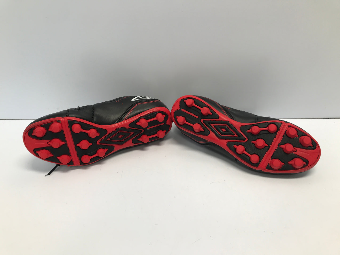 Soccer Shoes Cleats Child Size 1 Umbro Black Red Excellent