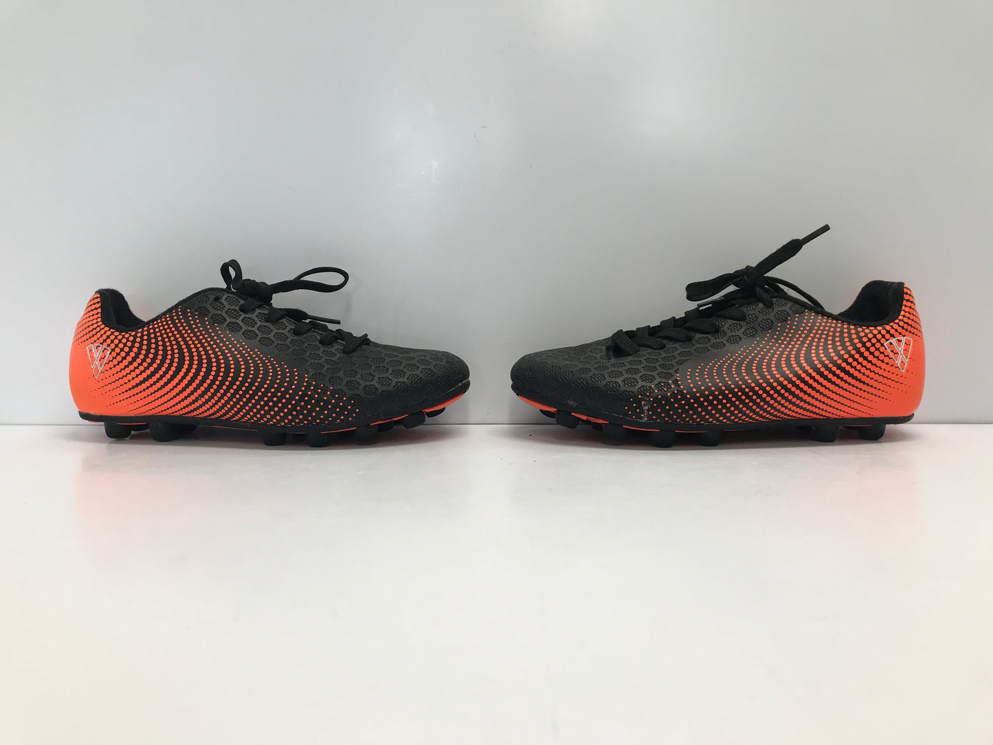 Soccer Shoes Cleats Child Size 2.5 Black Tangerine