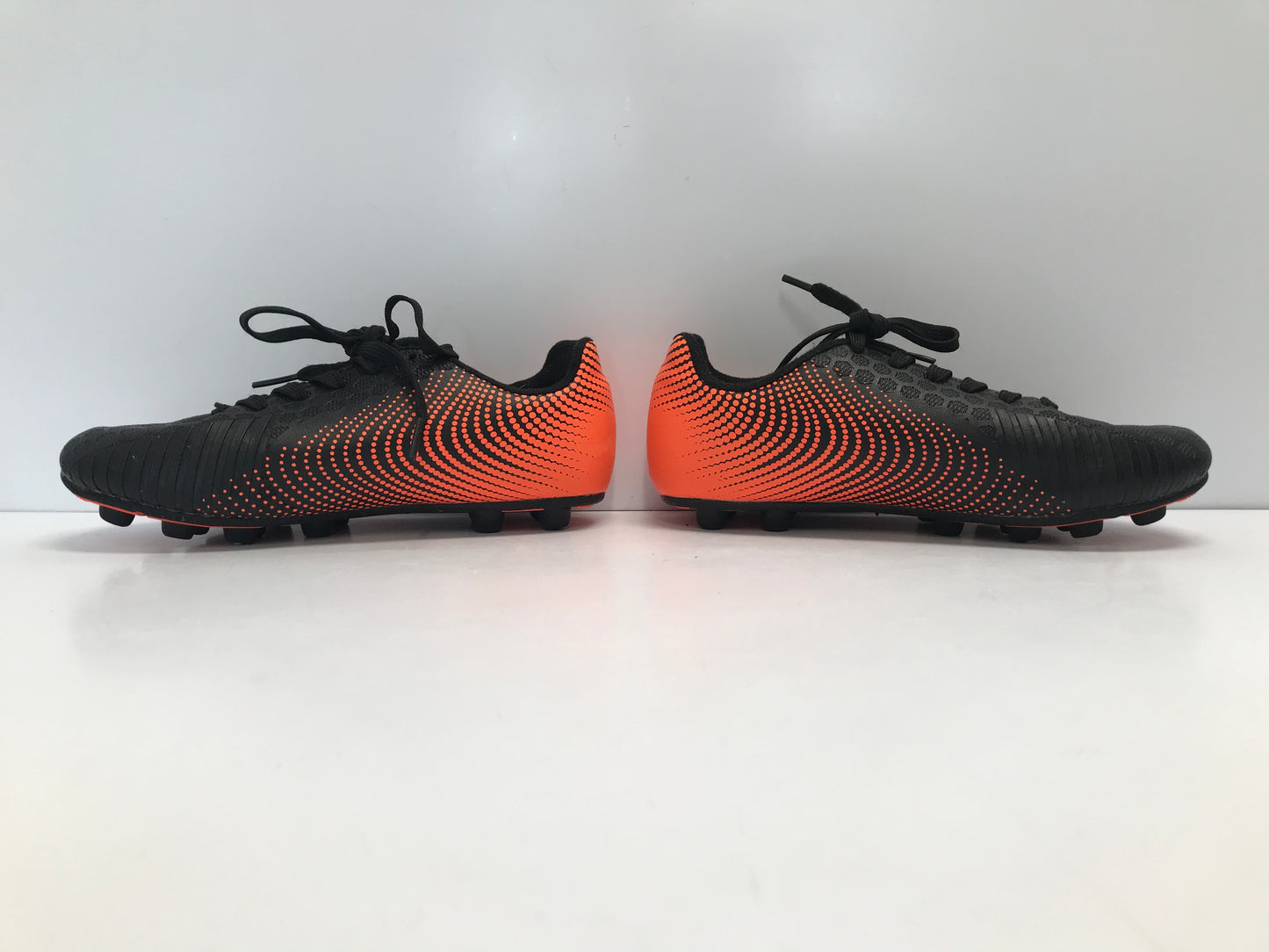 Soccer Shoes Cleats Child Size 2.5 Black Tangerine