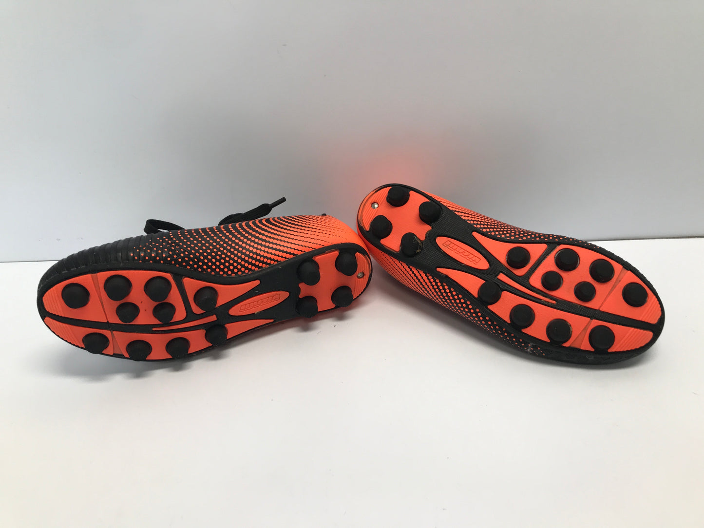 Soccer Shoes Cleats Child Size 2.5 Black Tangerine