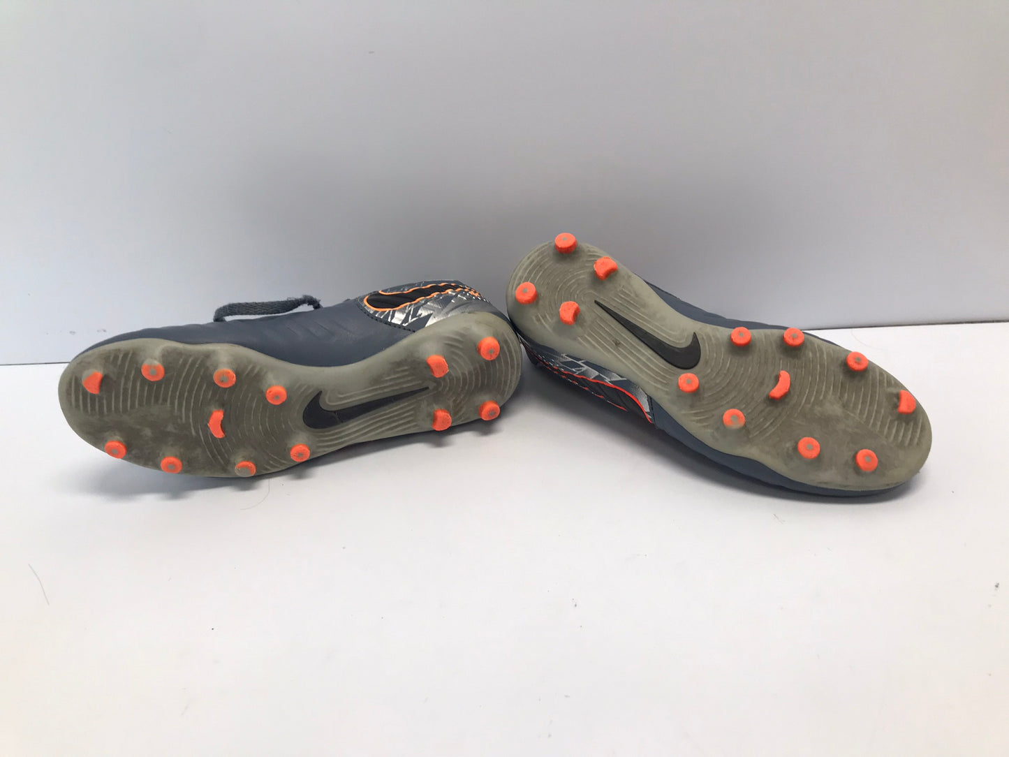 Soccer Shoes Cleats Child Size 2.5 Nike Grey Tangerine
