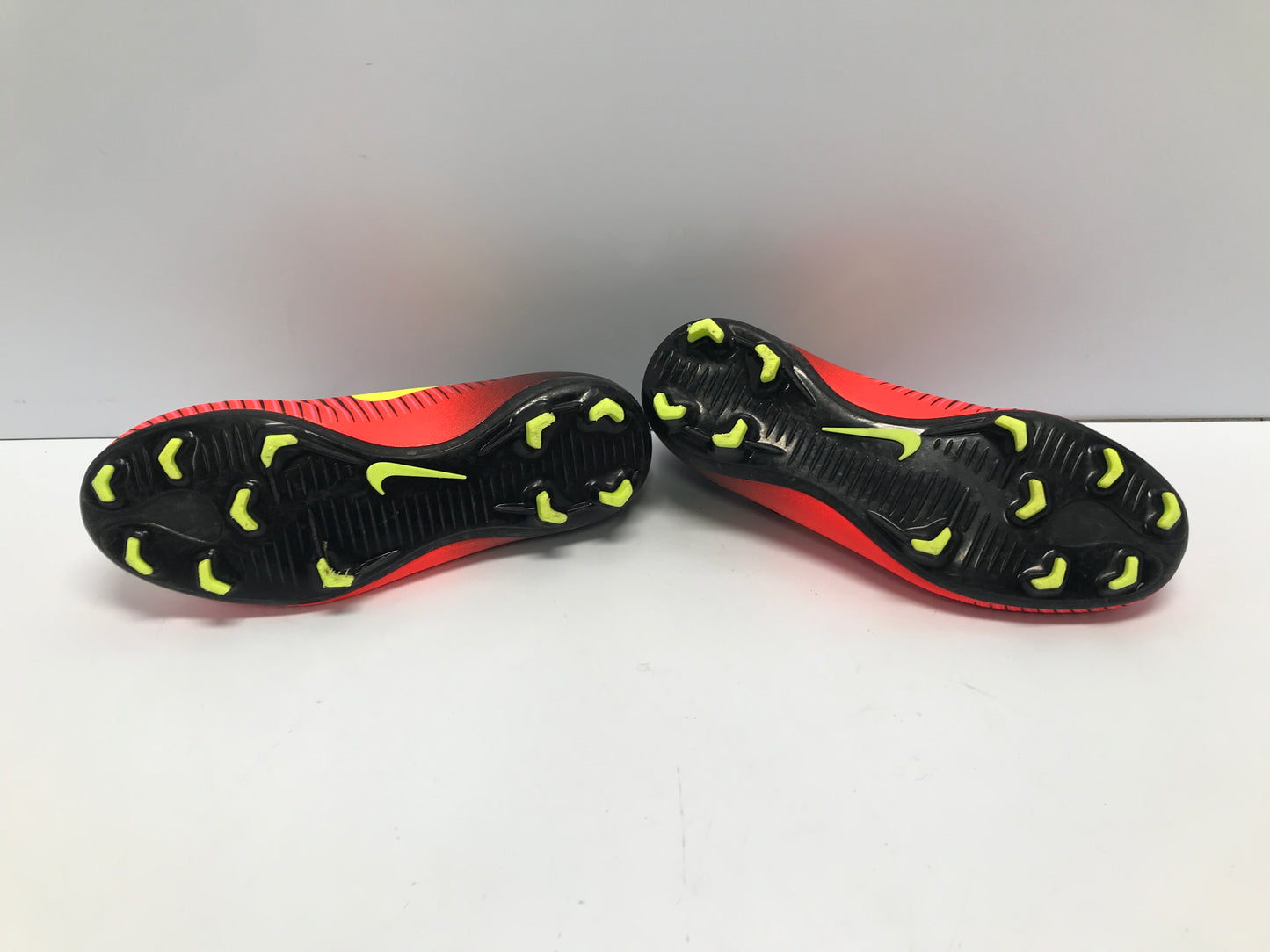 Soccer Shoes Cleats Child Size 2 Nike Mercurial Tangerine Pink Lime Like New
