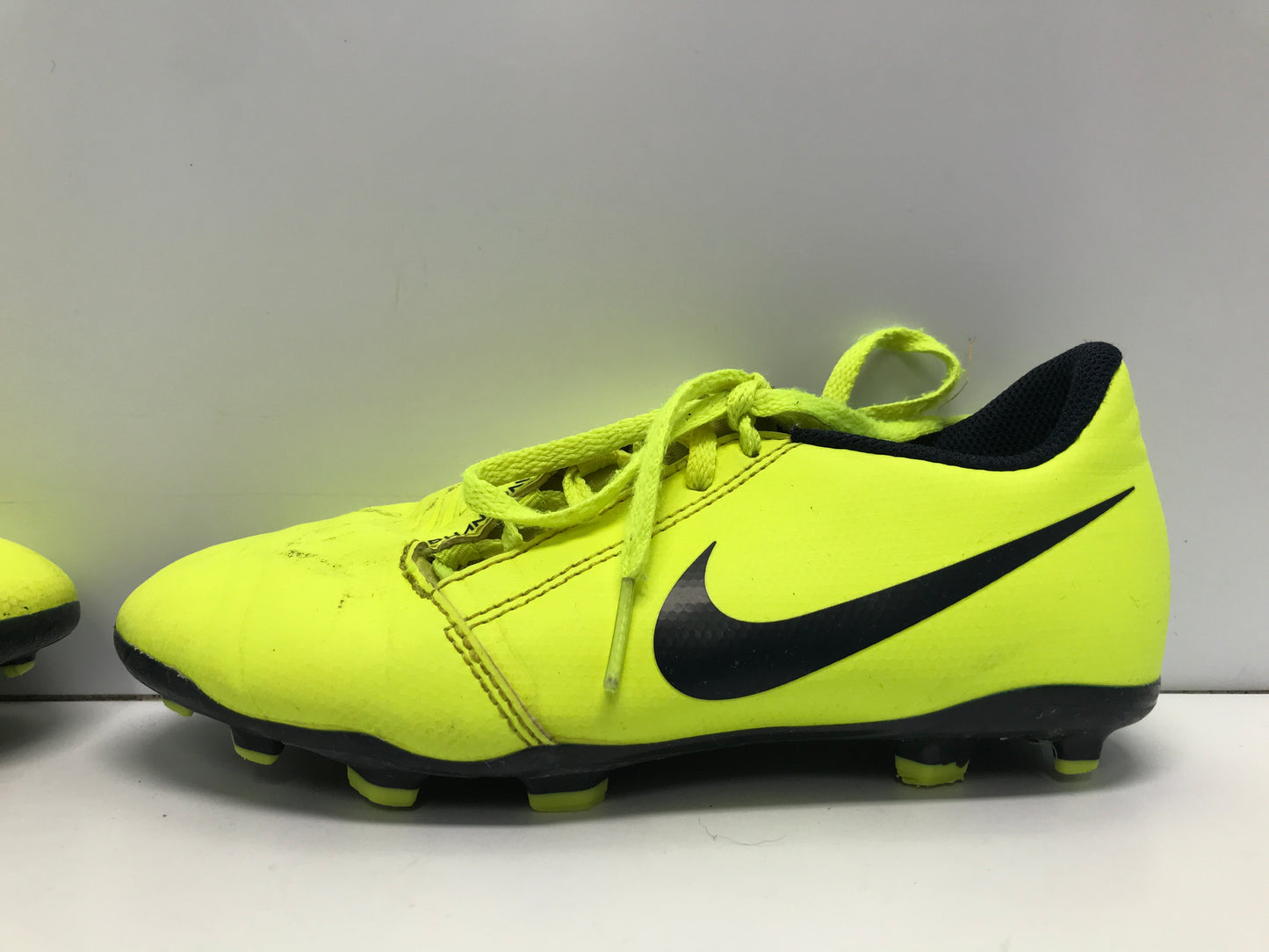 Soccer Shoes Cleats Child Size 2 Nike Phantom Lime Black Minor Wear