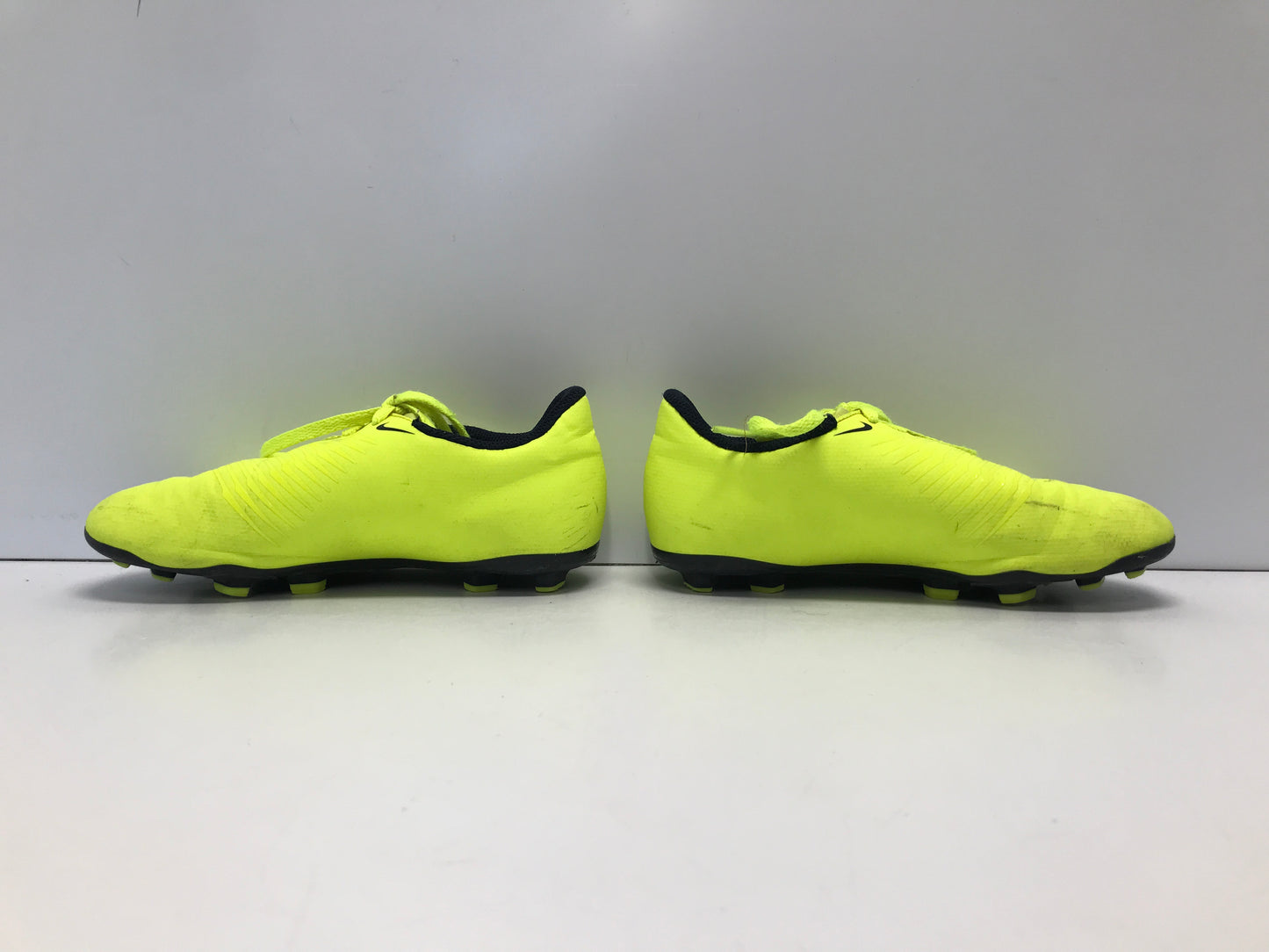 Soccer Shoes Cleats Child Size 2 Nike Phantom Lime Black Minor Wear