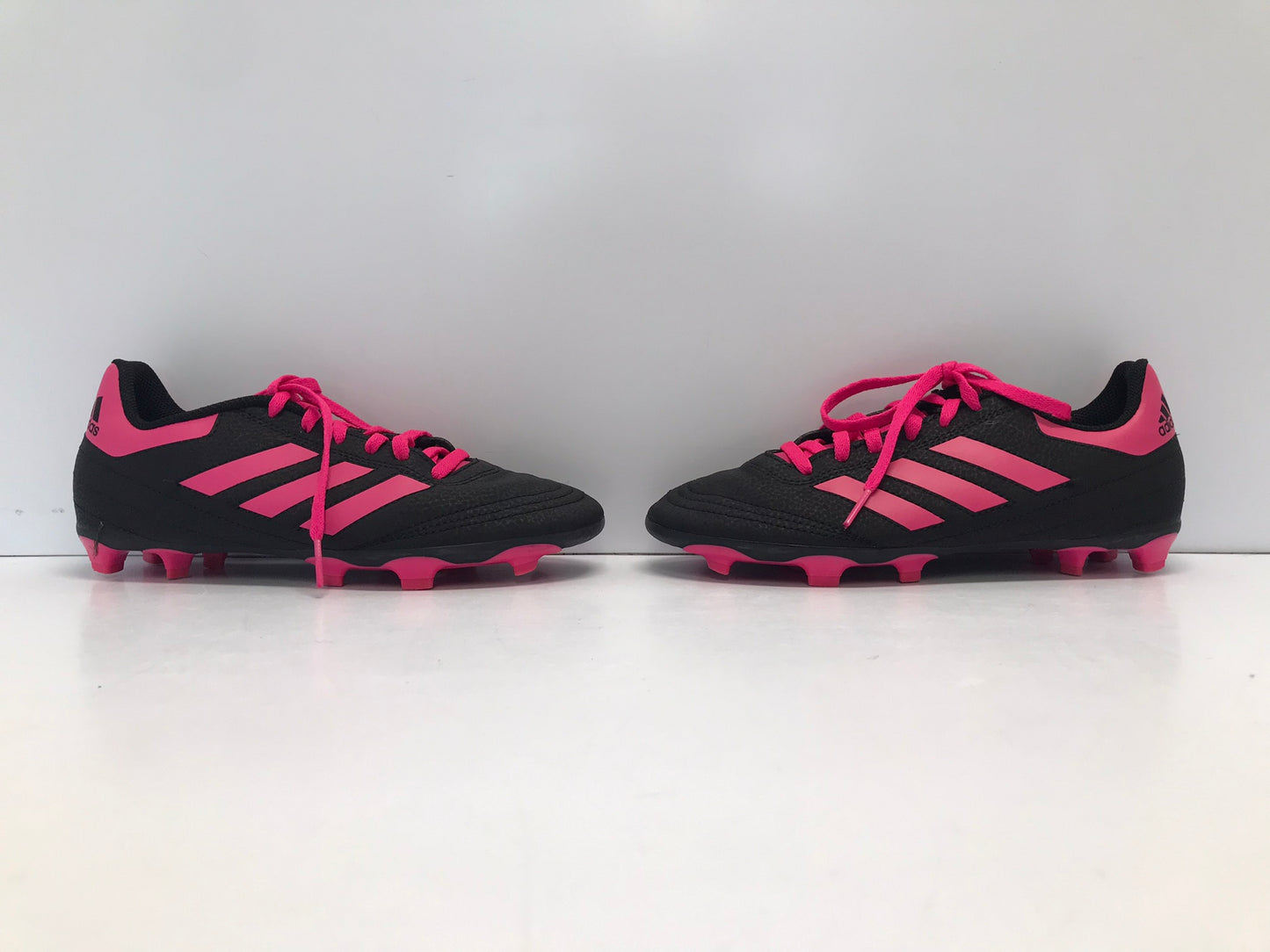 Soccer Shoes Cleats Child Size 3.5 Adidas Pink Black Like New
