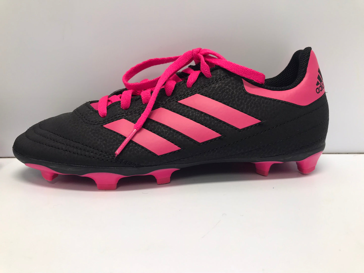 Soccer Shoes Cleats Child Size 3.5 Adidas Pink Black Like New