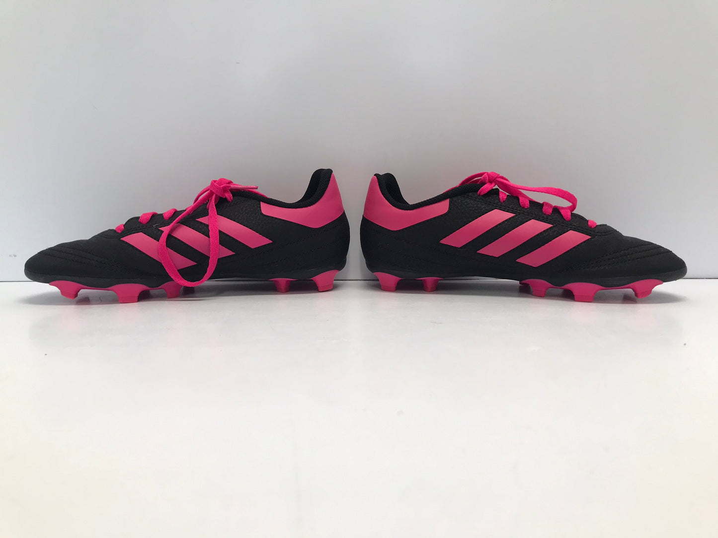 Soccer Shoes Cleats Child Size 3.5 Adidas Pink Black Like New