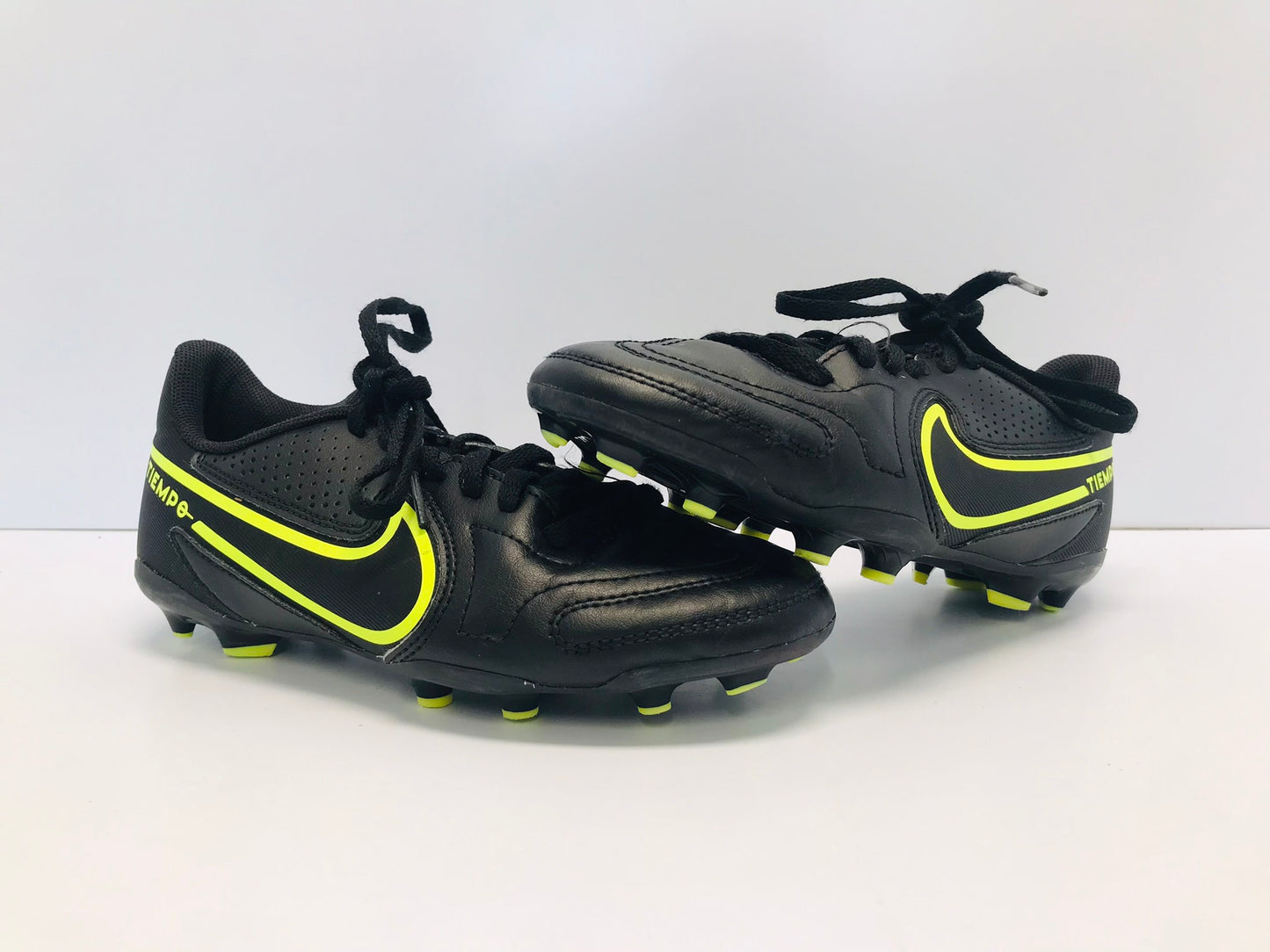Soccer Shoes Cleats Child Size 3.5 Black Yellow Outstanding Quality Like New