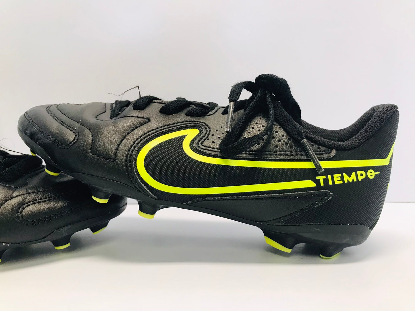 Soccer Shoes Cleats Child Size 3.5 Black Yellow Outstanding Quality Like New