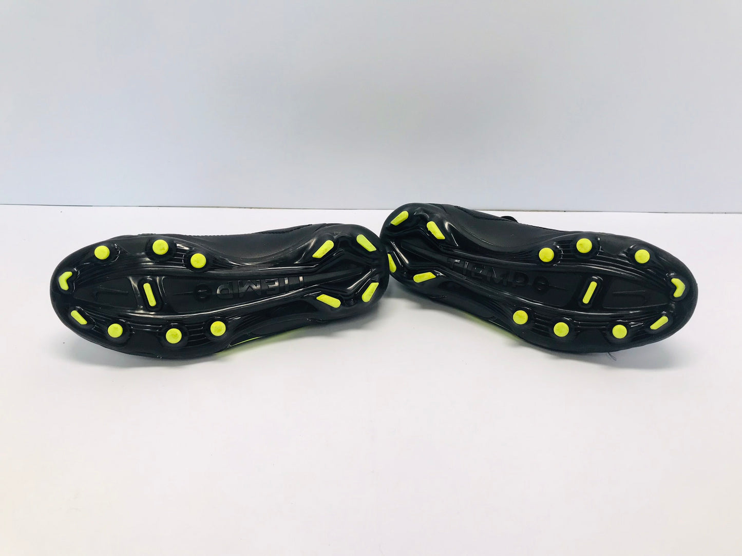Soccer Shoes Cleats Child Size 3.5 Black Yellow Outstanding Quality Like New