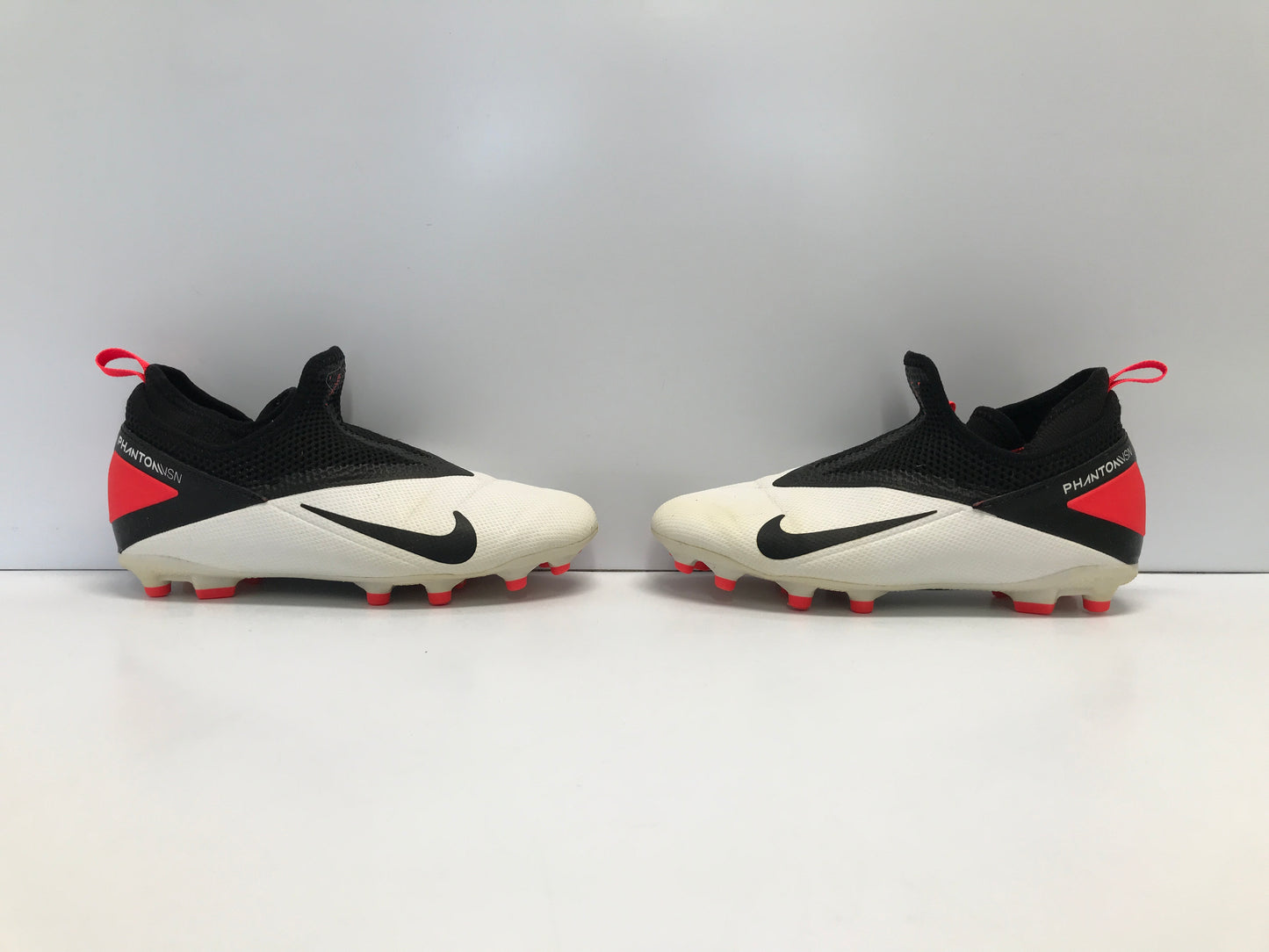 Soccer Shoes Cleats Child Size 3.5 Nike Phantom Fushia White Black Slipper Foot Excellent