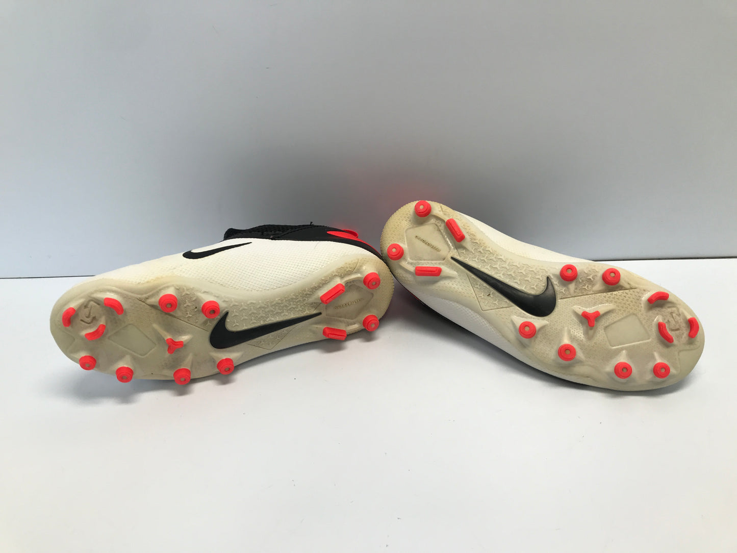Soccer Shoes Cleats Child Size 3.5 Nike Phantom Fushia White Black Slipper Foot Excellent