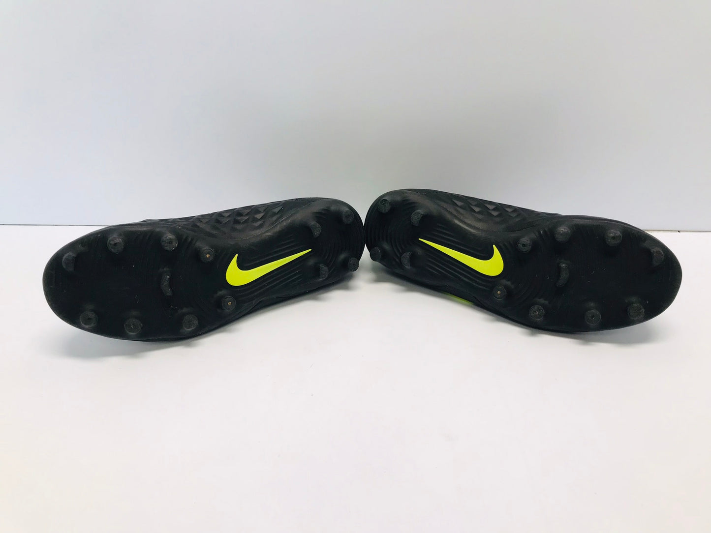 Soccer Shoes Cleats Child Size 3 Nike Tiempo Black Lime Excellent