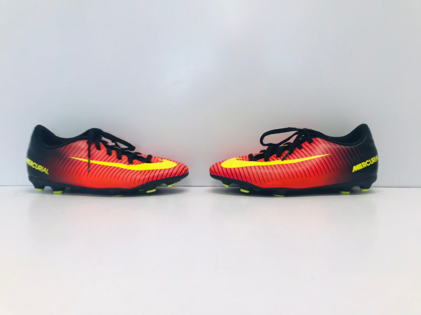 Soccer Shoes Cleats Child Size 3 Nike Mercurial Red Black Lime Excellent
