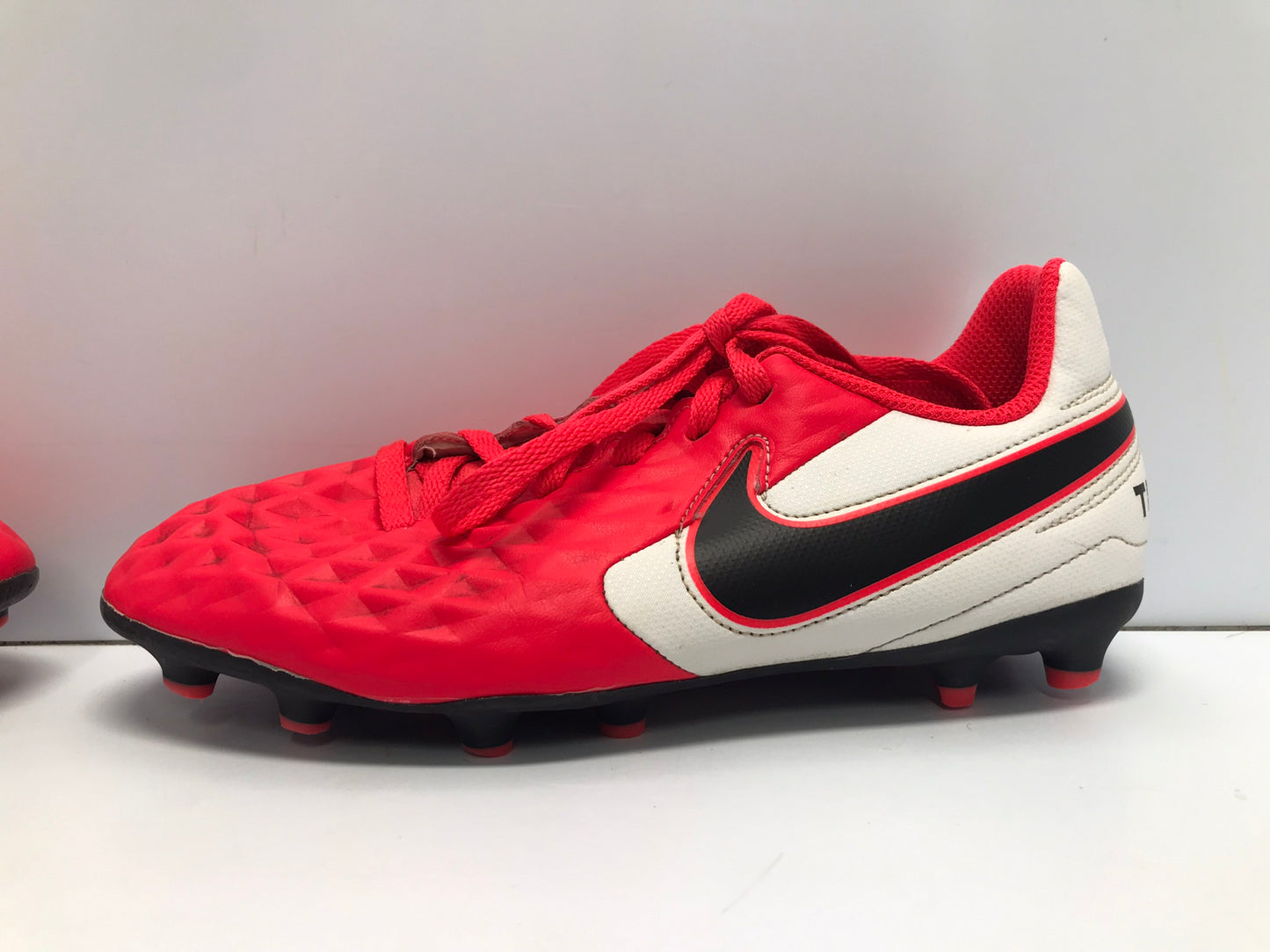 Soccer Shoes Cleats Child Size 3 Nike Tiempo Red Black White Excellent