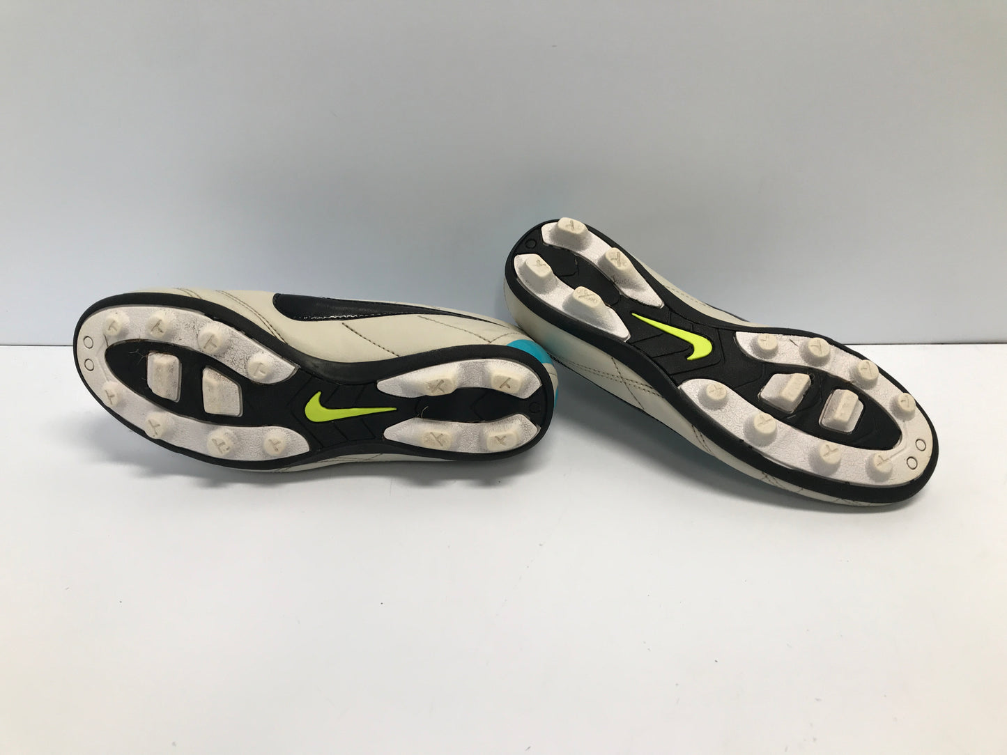 Soccer Shoes Cleats Child Size 3 Nike White Black Blue