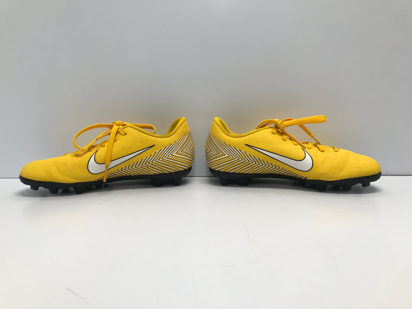 Soccer Shoes Cleats Child Size 4.5 Nike Mercurial Lemon Black Like New