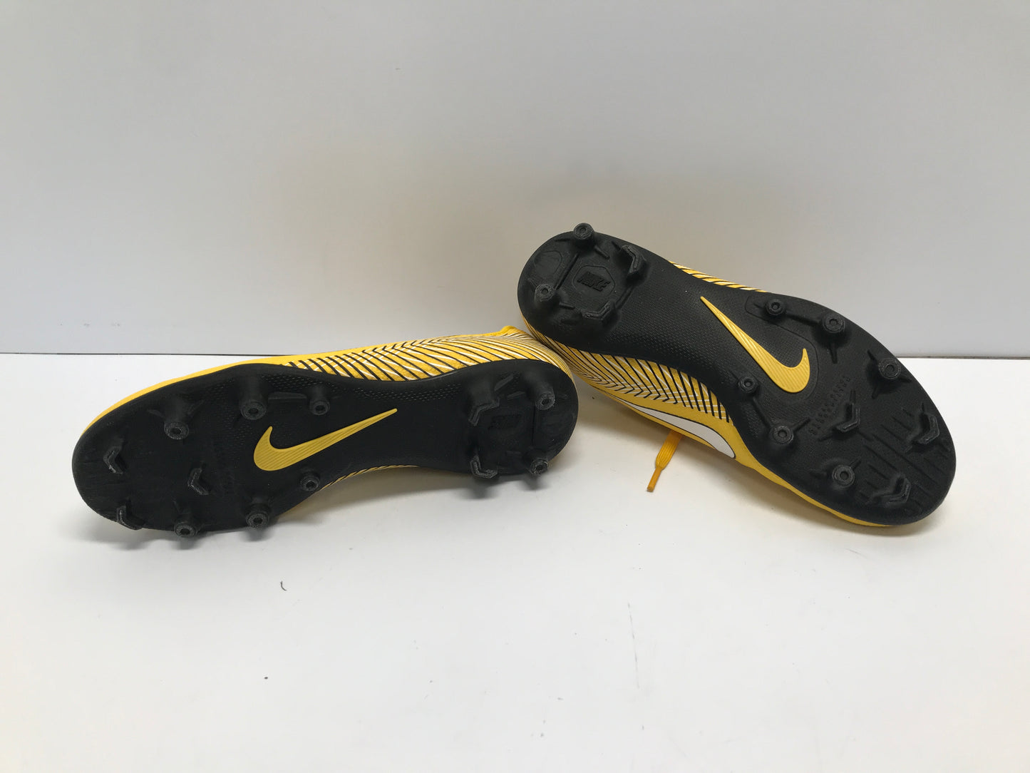 Soccer Shoes Cleats Child Size 4.5 Nike Mercurial Lemon Black Like New