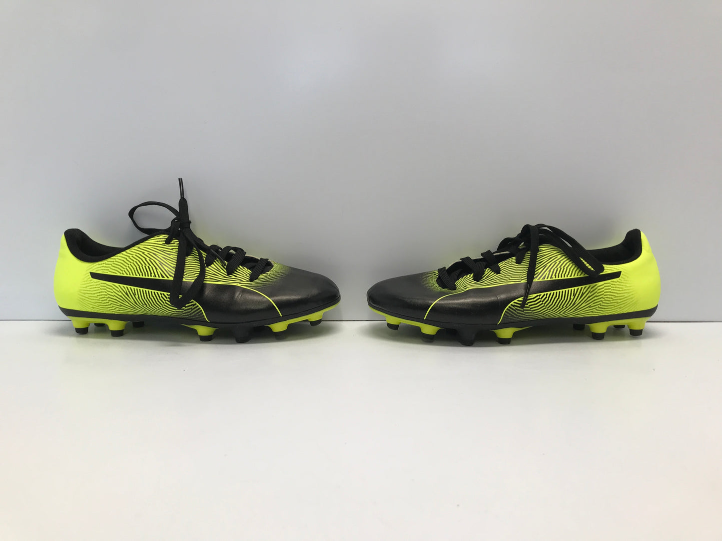 Soccer Shoes Cleats Child Size 4.5 Puma Lime Black Excellent