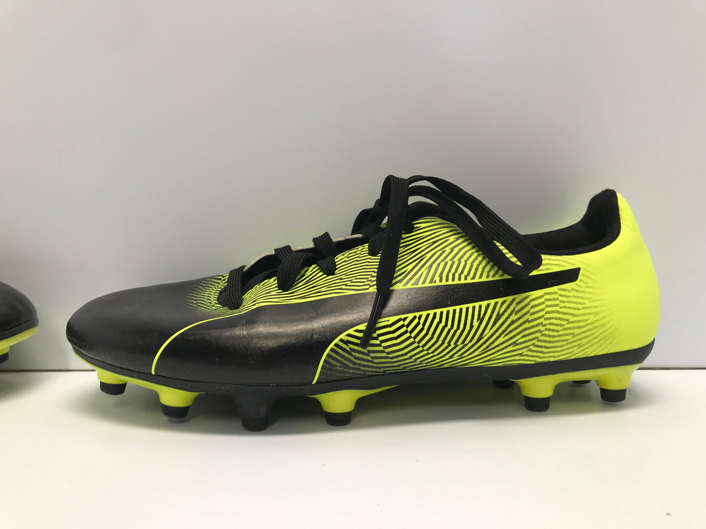 Soccer Shoes Cleats Child Size 4.5 Puma Lime Black Excellent