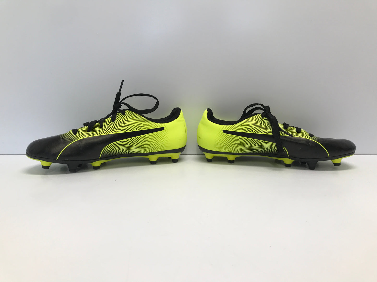 Soccer Shoes Cleats Child Size 4.5 Puma Lime Black Excellent