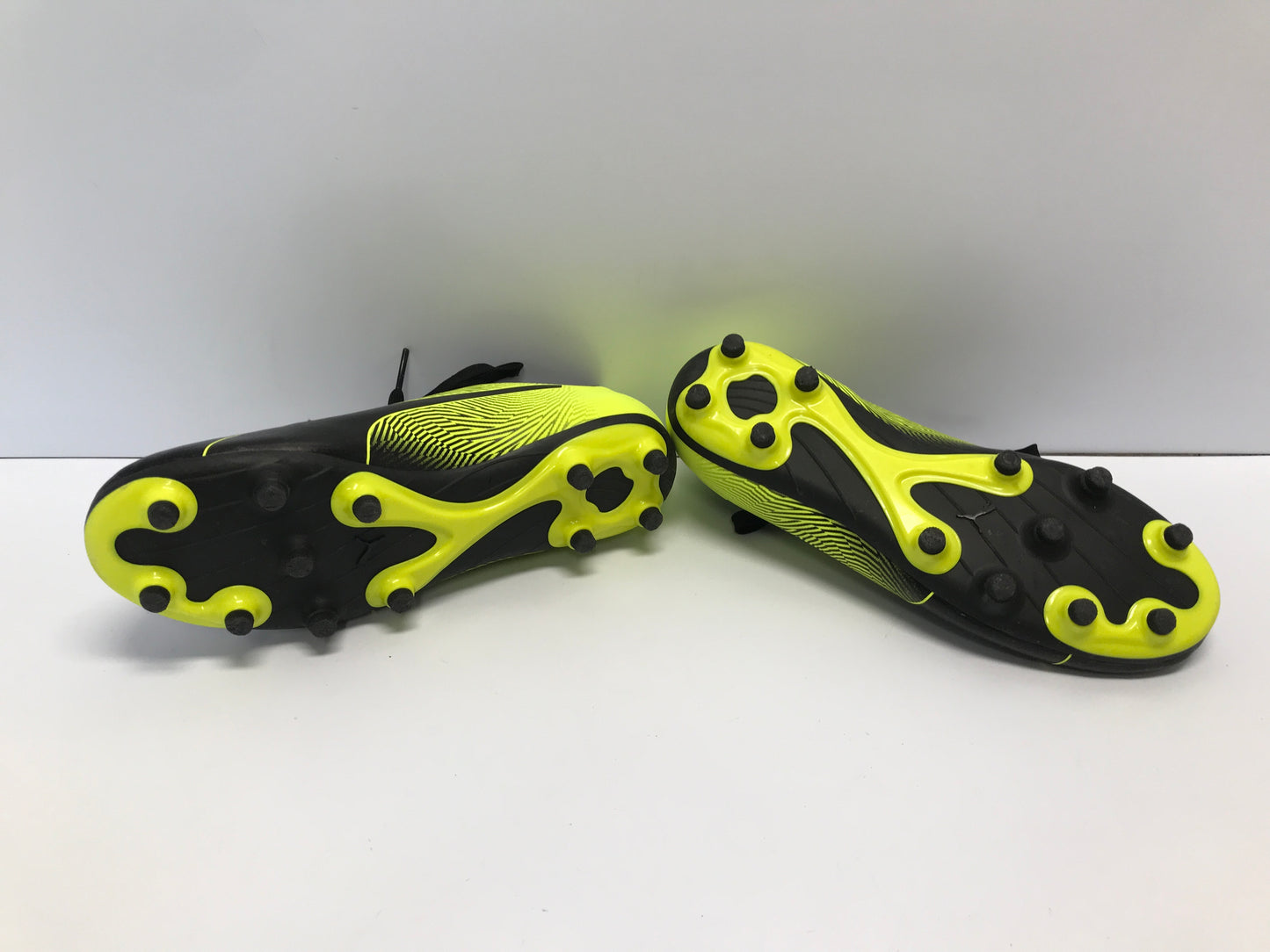 Soccer Shoes Cleats Child Size 4.5 Puma Lime Black Excellent